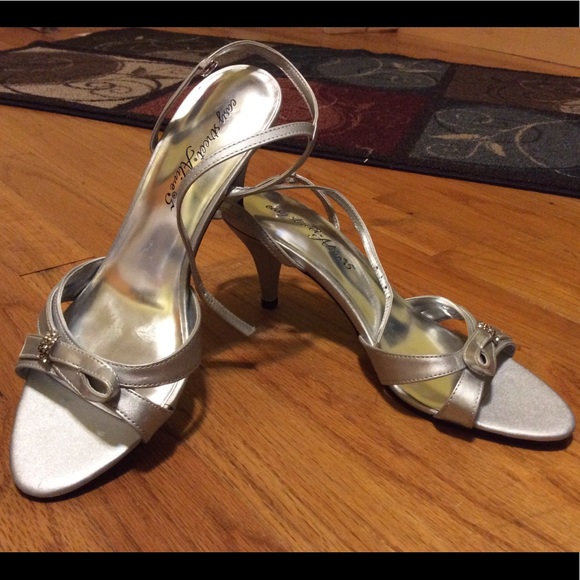 Silver Sandals Sexy NWT Women's Easy Street Heels - Picture 8 of 8